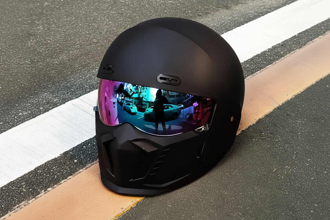 Retro Motorcycle Helmet with Adjustable Ventilation and Anti-Fog Visor