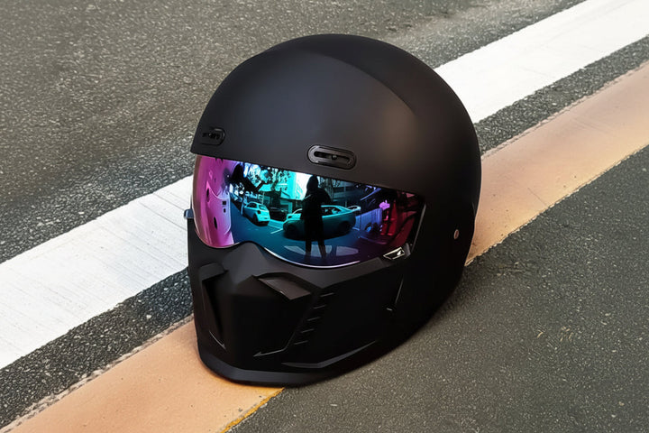 Retro Motorcycle Helmet with Adjustable Ventilation and Anti-Fog Visor