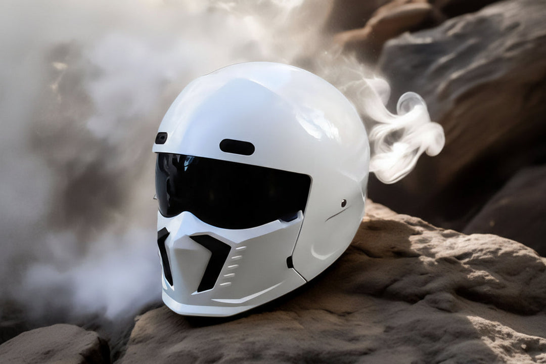 Retro Motorcycle Helmet with Adjustable Ventilation and Anti-Fog Visor